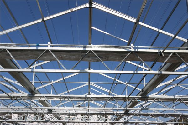 玻璃溫室骨架結構材質解析